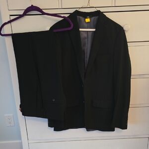 J M Haggar Black Suit 36R / 30-32